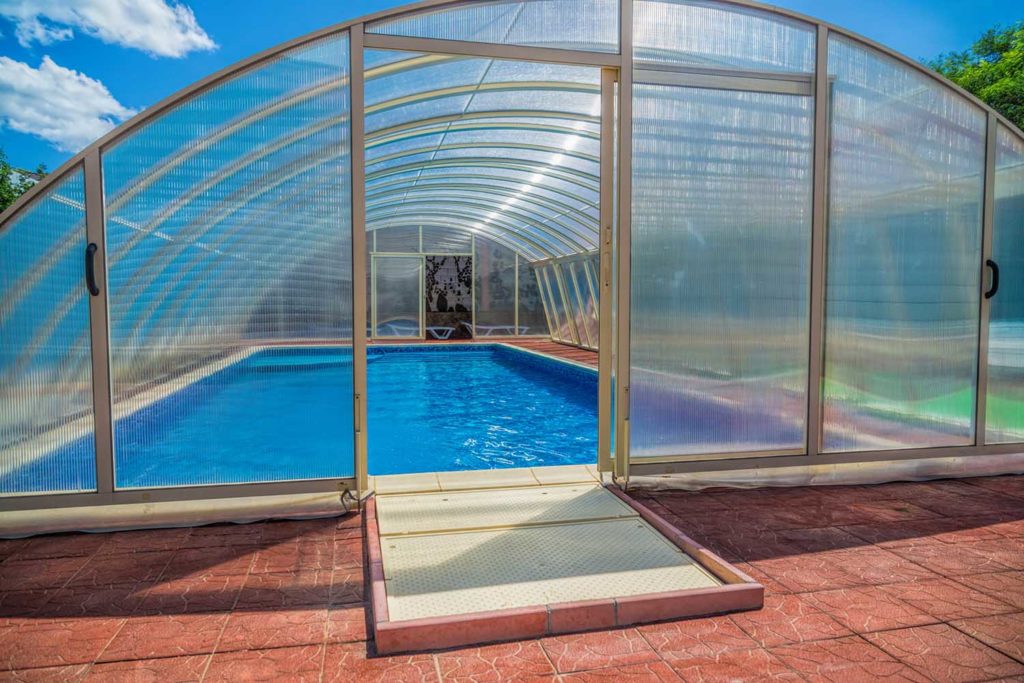 Pourquoi l’installation d’un abri de piscine est importante?