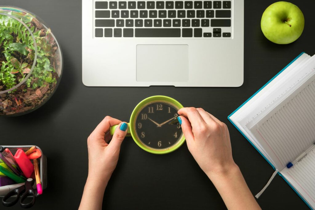 Comment optimiser la gestion du temps au quotidien entre travail et tâches ménagères ? 